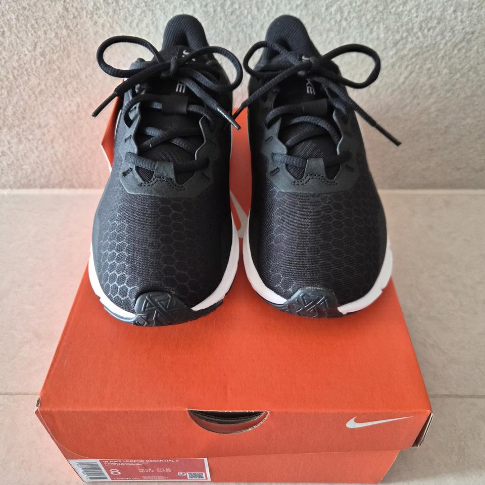 나이키 W 레전드 에센셜 2 블랙 250mm 새상품