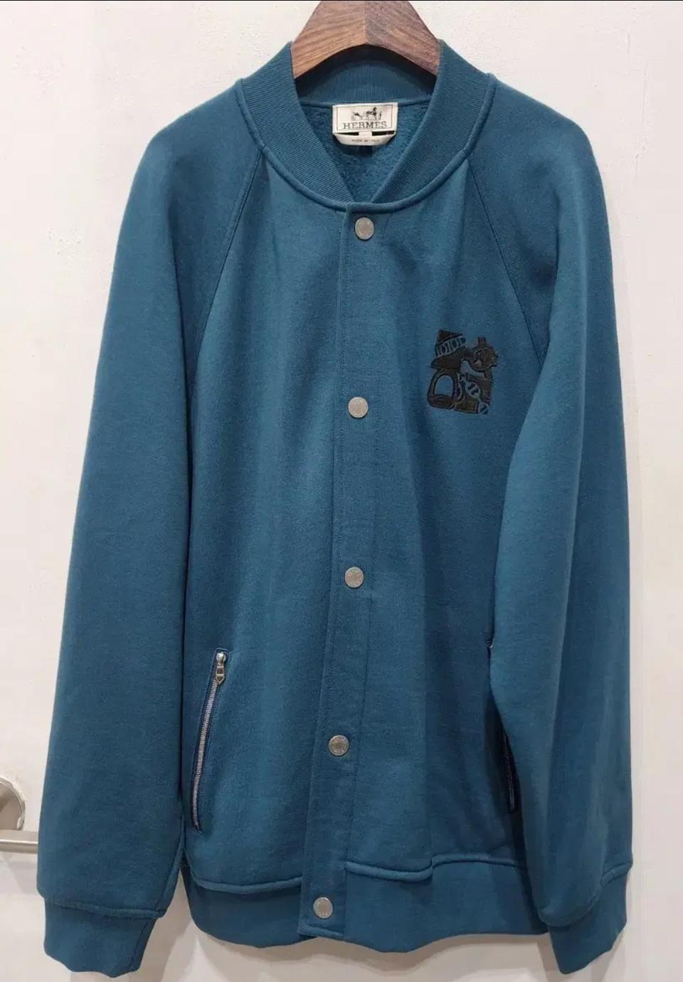 에르메스 바시티 자켓 라지 24년식 상태굿!