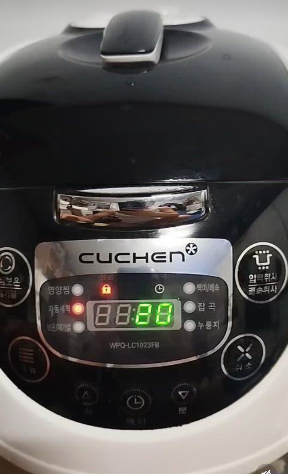 쿠첸 압력밥솥 WPQ-LC1023FB입니다. 