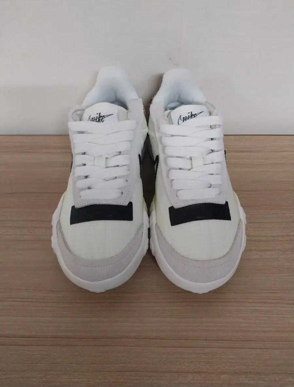 여성 나이키 와플 레이서 2X 운동화 (225)