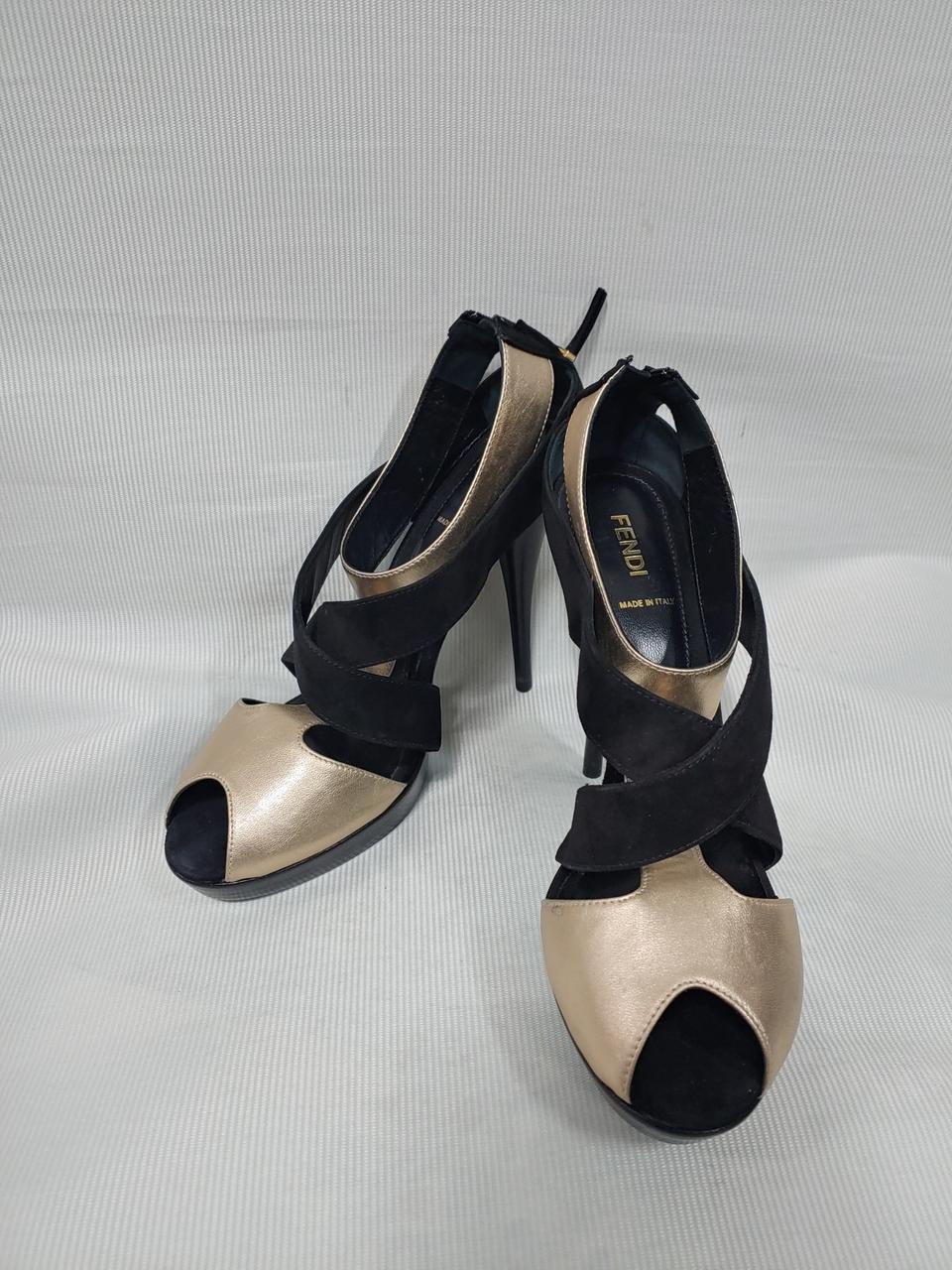 펜디 블랙/골드 오픈토 하이힐 샌들 EU40