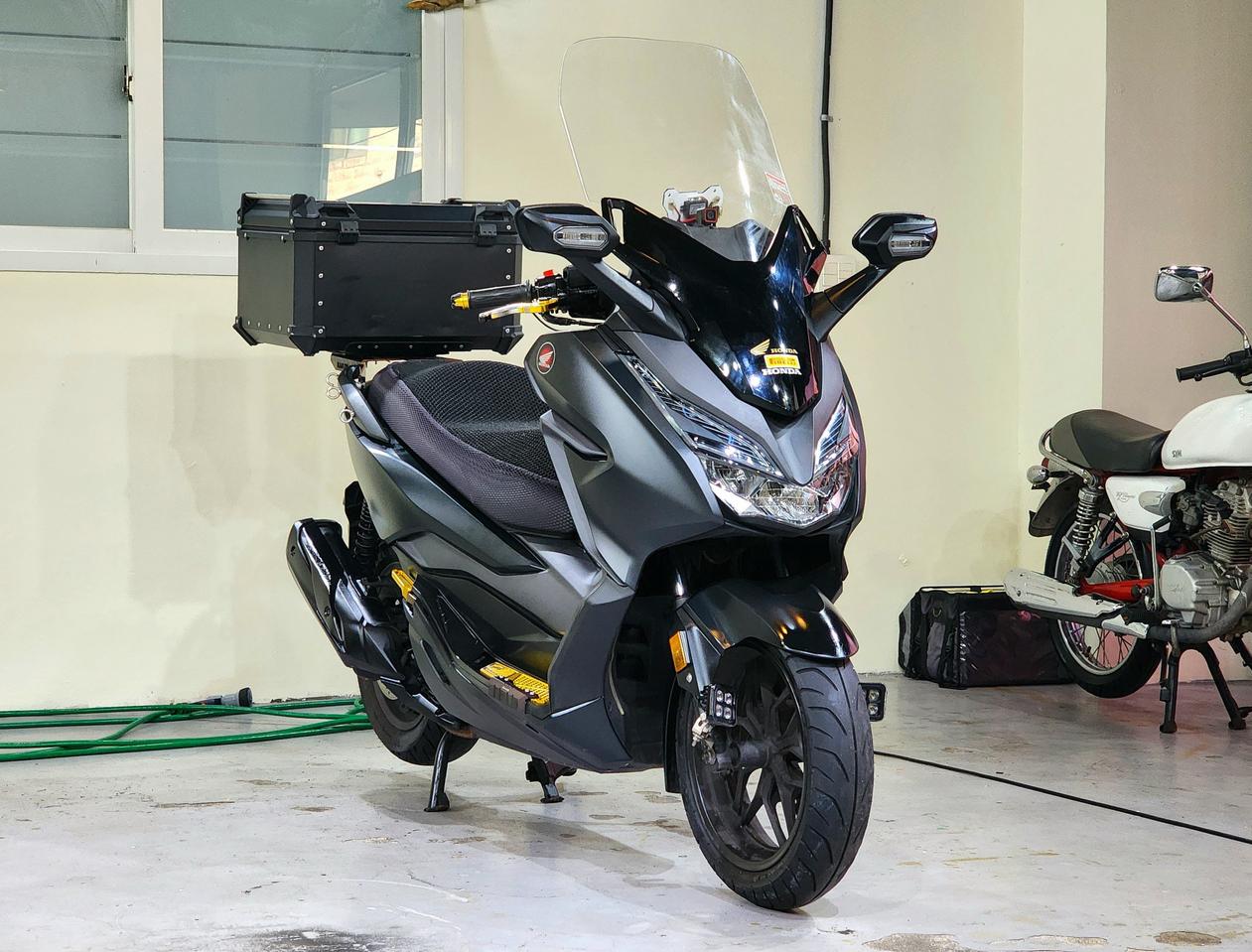 20년식.포르자300 오토바이 판매