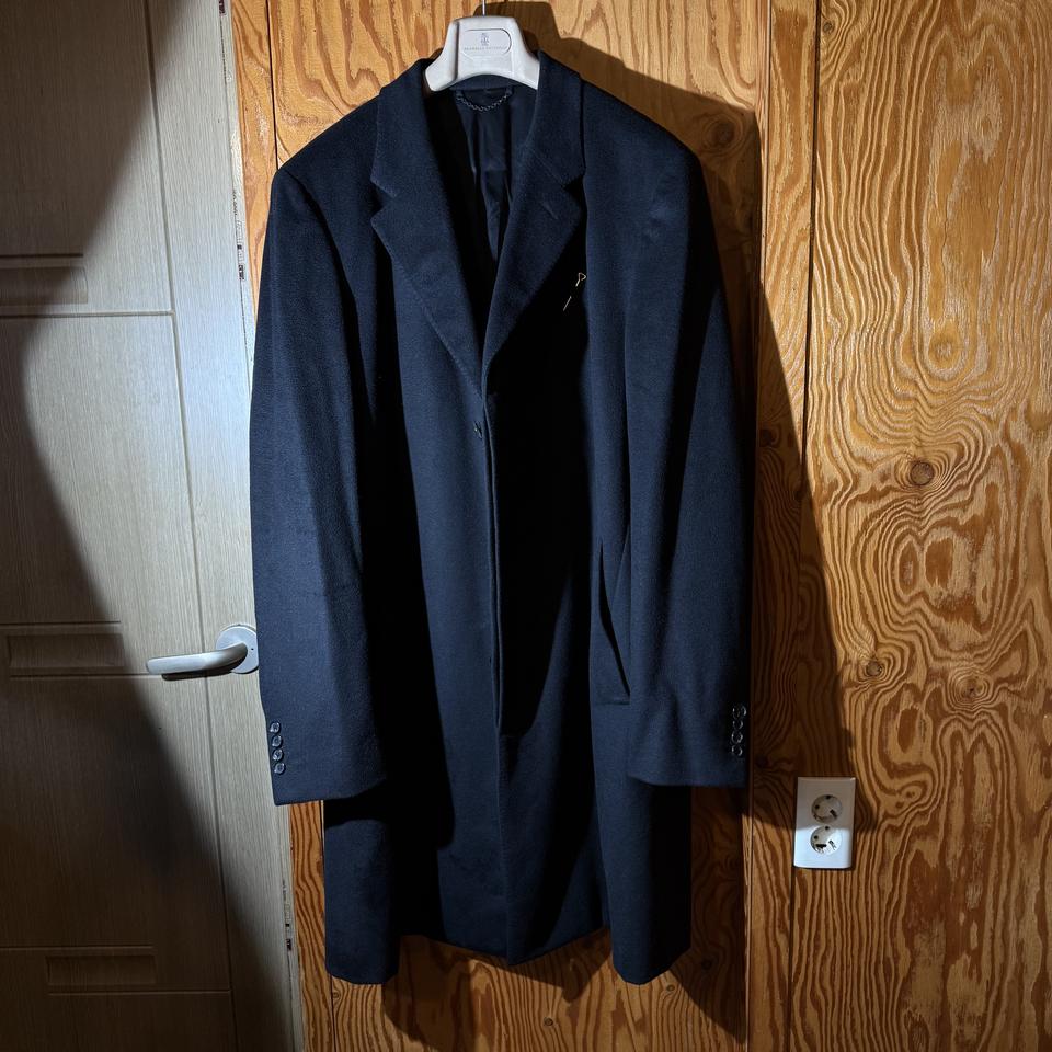 루이비통 22fw 스테이플 에디션 싱글 코트 판매 합니다.