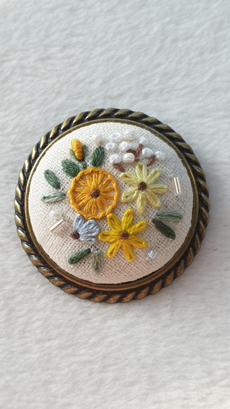 프랑스자수 브로치