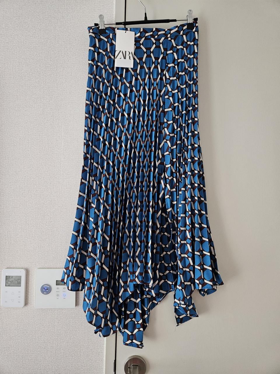 새제품 자라 플리츠스커트 s사이즈