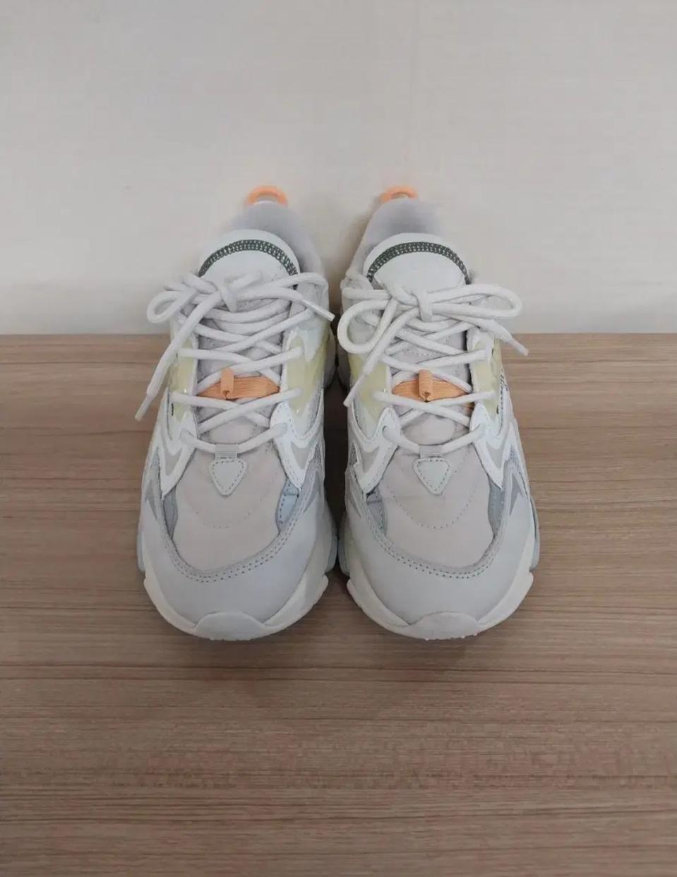 여성 라코스테 네오 테크 운동화 (240)