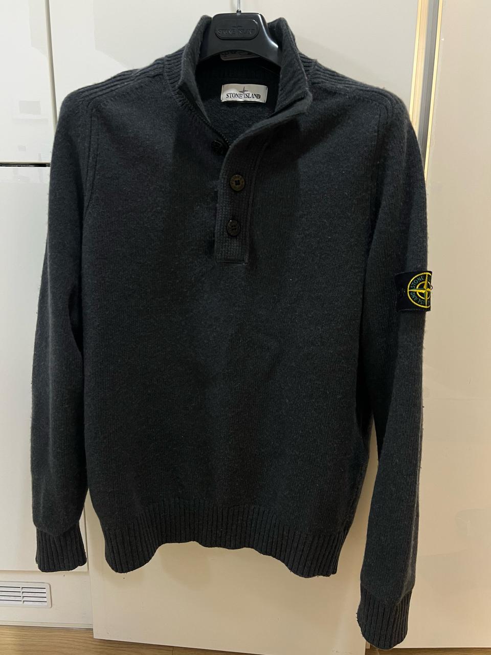스톤아일랜드 차콜 반집업니트 L
