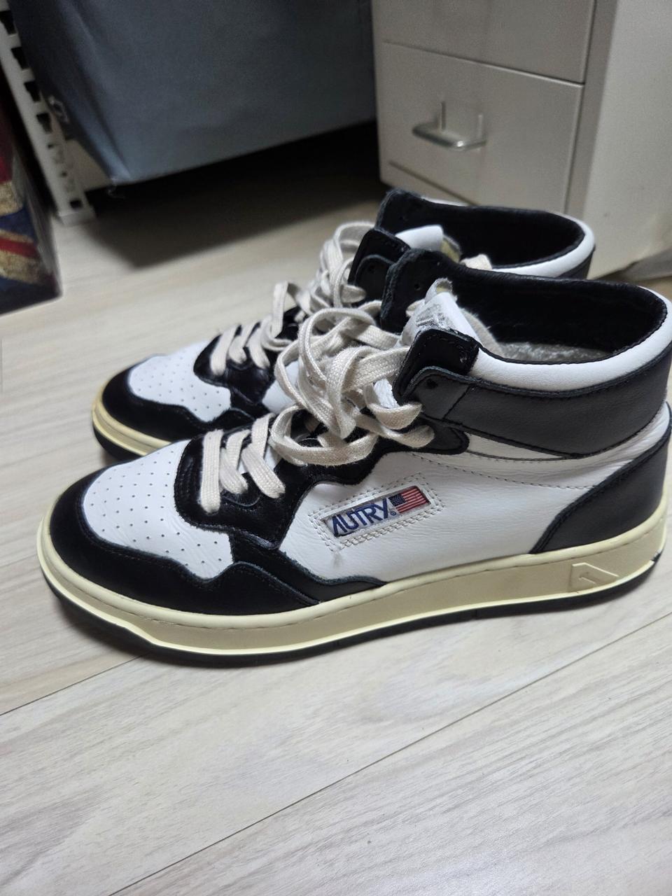 오트리 메달리스트 하이 275사이즈