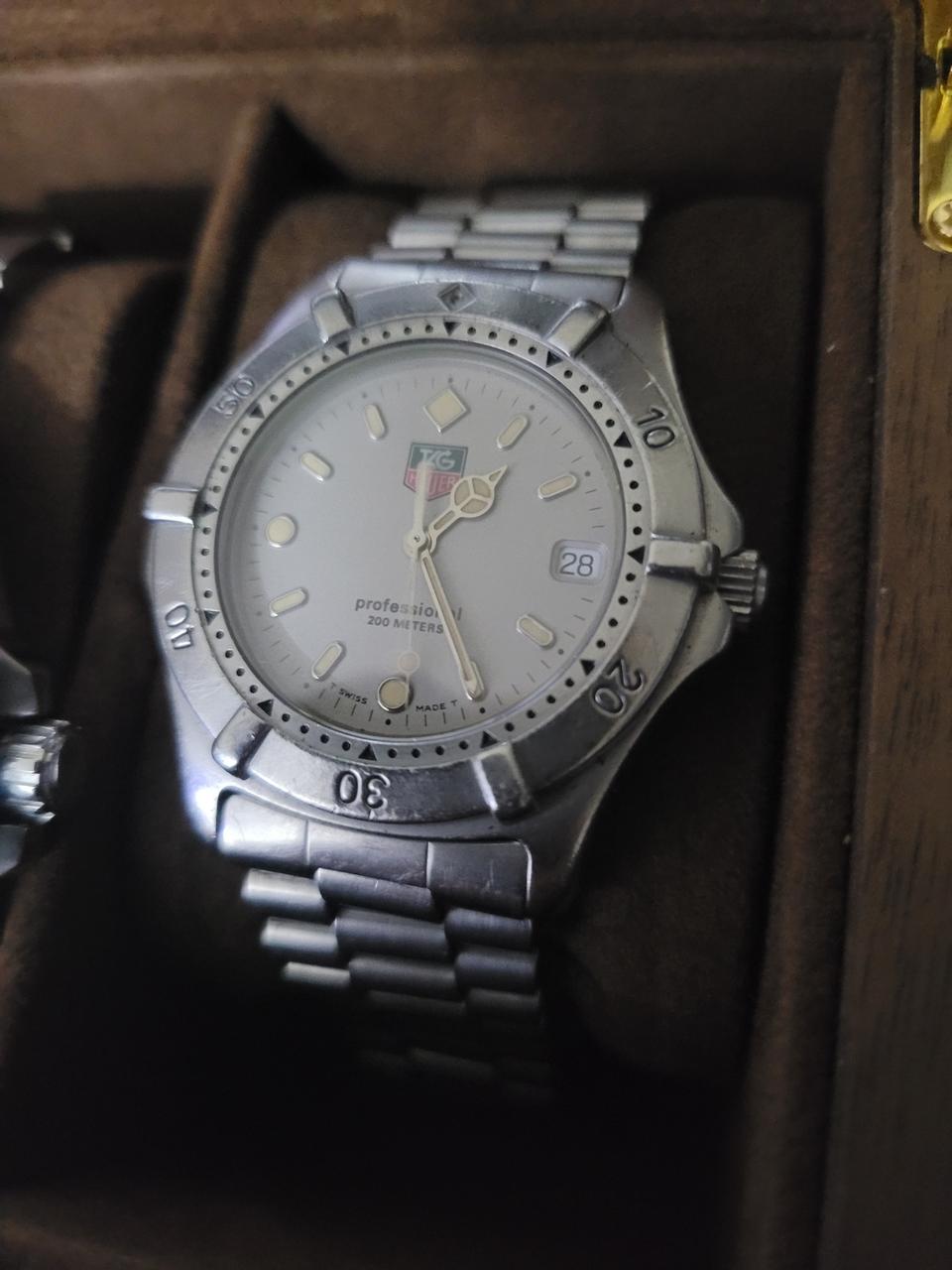 테그호이어 프로페셔널 200쿼츠