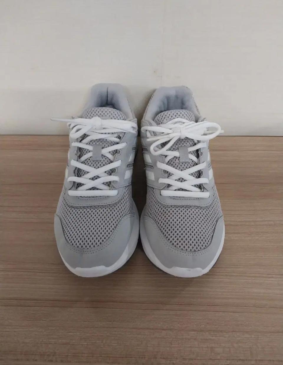 여성 아디다스 그레이 런닝화, 운동화 (235)