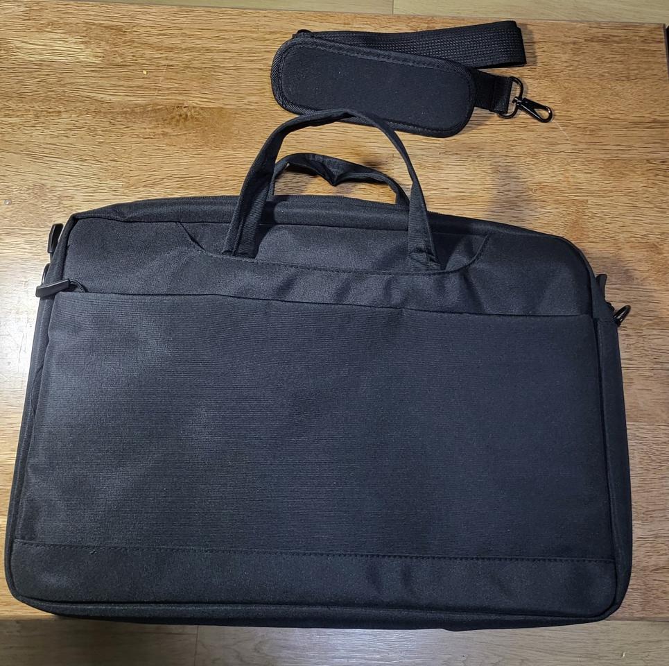 다용도 노트북. 태블릿. 사무.업무용 가방. 어깨끈 포함