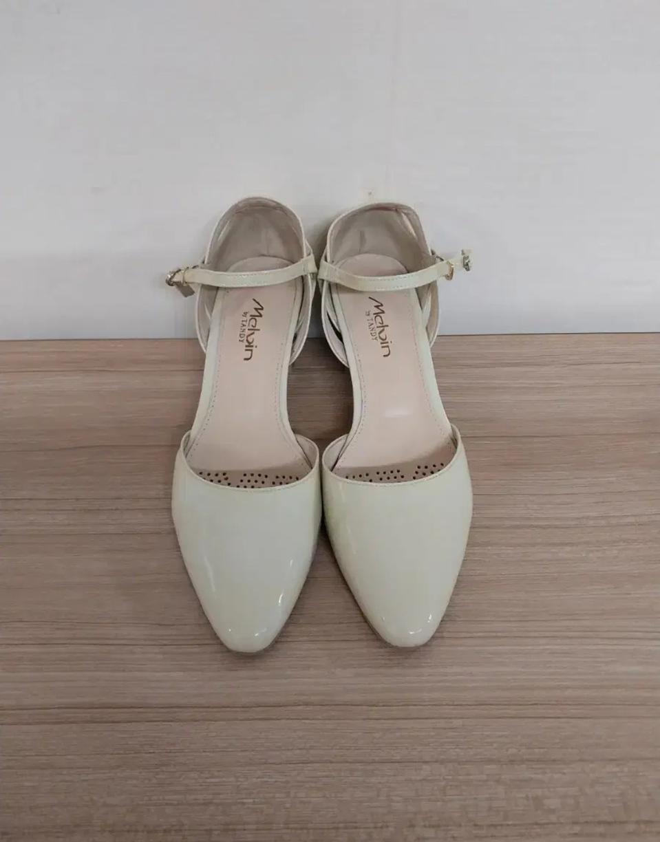 여성 멜빈바이탠디 미들힐 에나멜 샌들 (245)