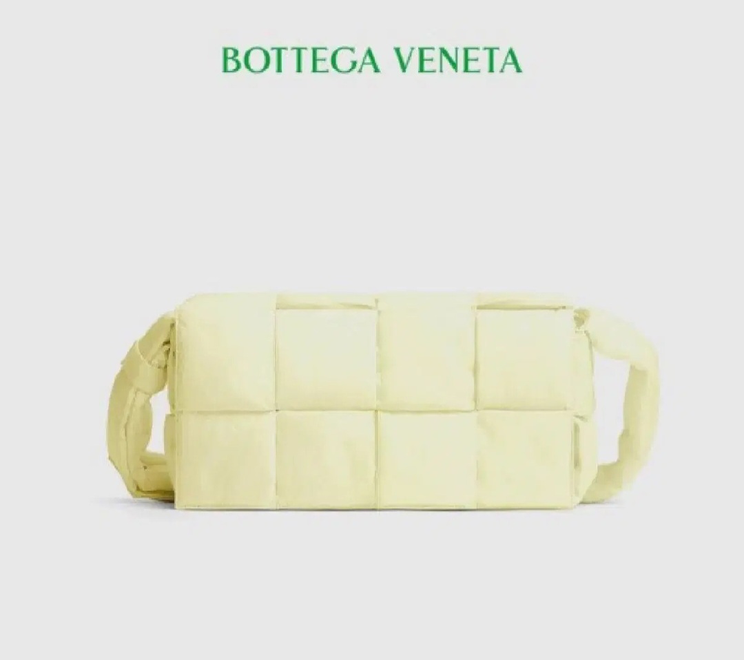 보테가베네타 패티드 패딩 카세트백