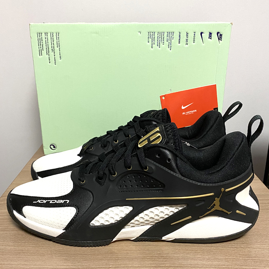 (새제품) 나이키 조던 HEIR PF 블랙/메탈릭골드 농구화 매장정품