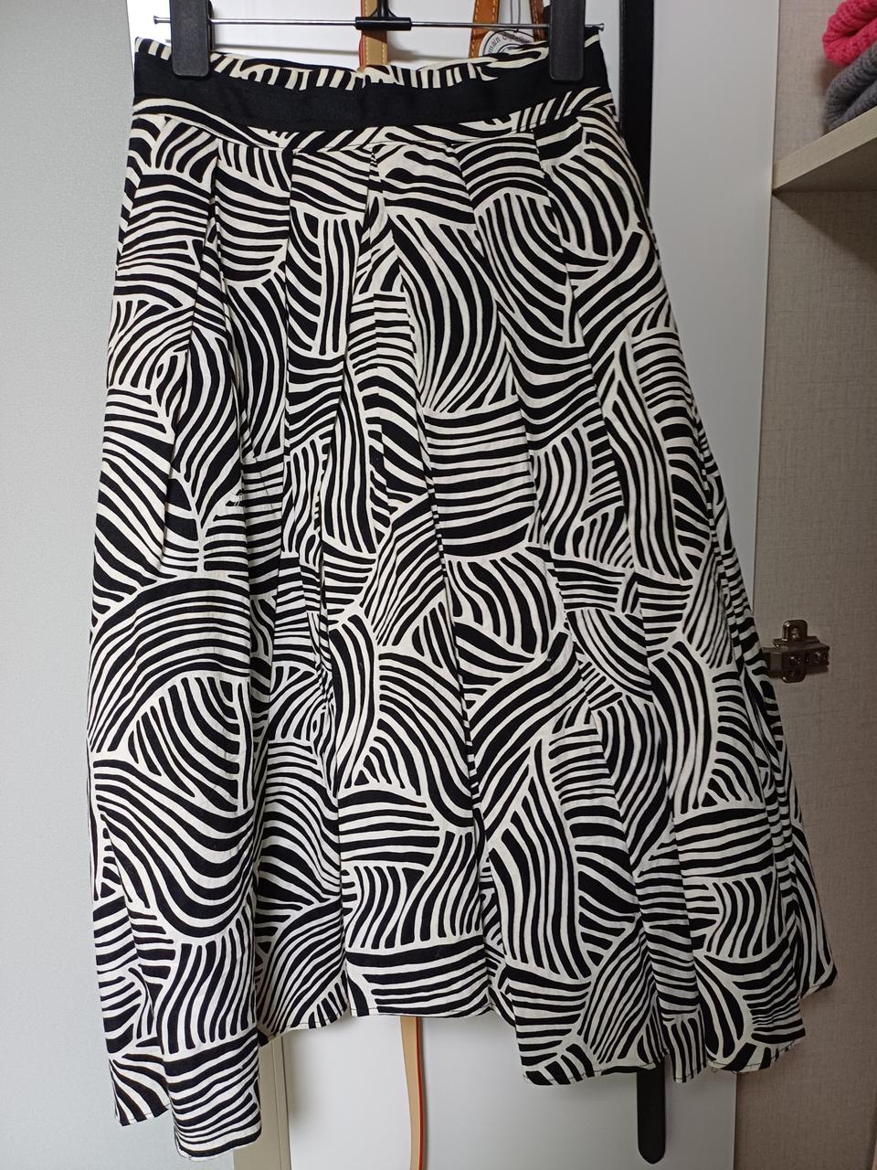 하우앤왓 하이웨스트 지브라 스커트 44사이즈