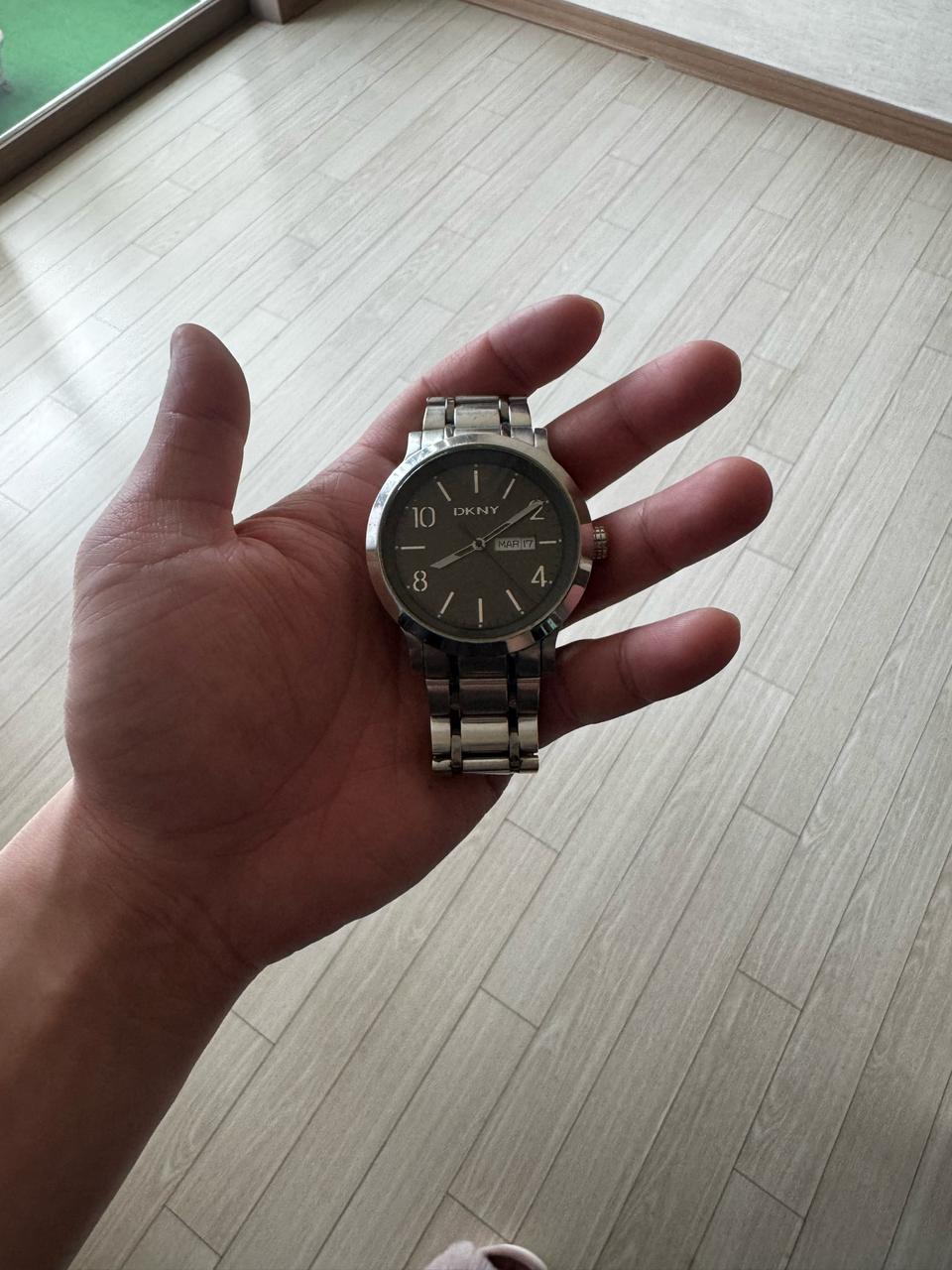 DKNY 메탈 시계