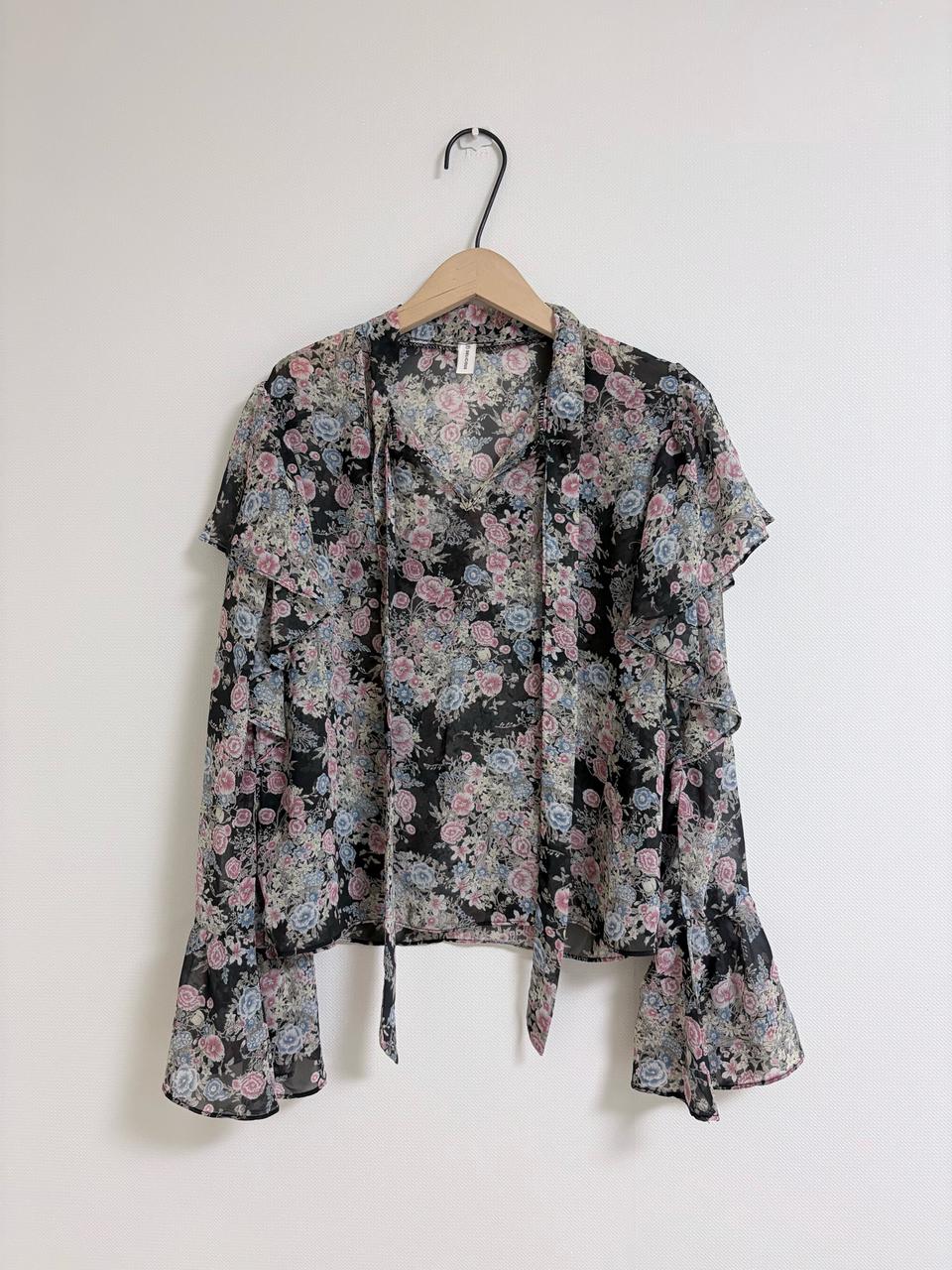 플라워 패턴 리본 블라우스