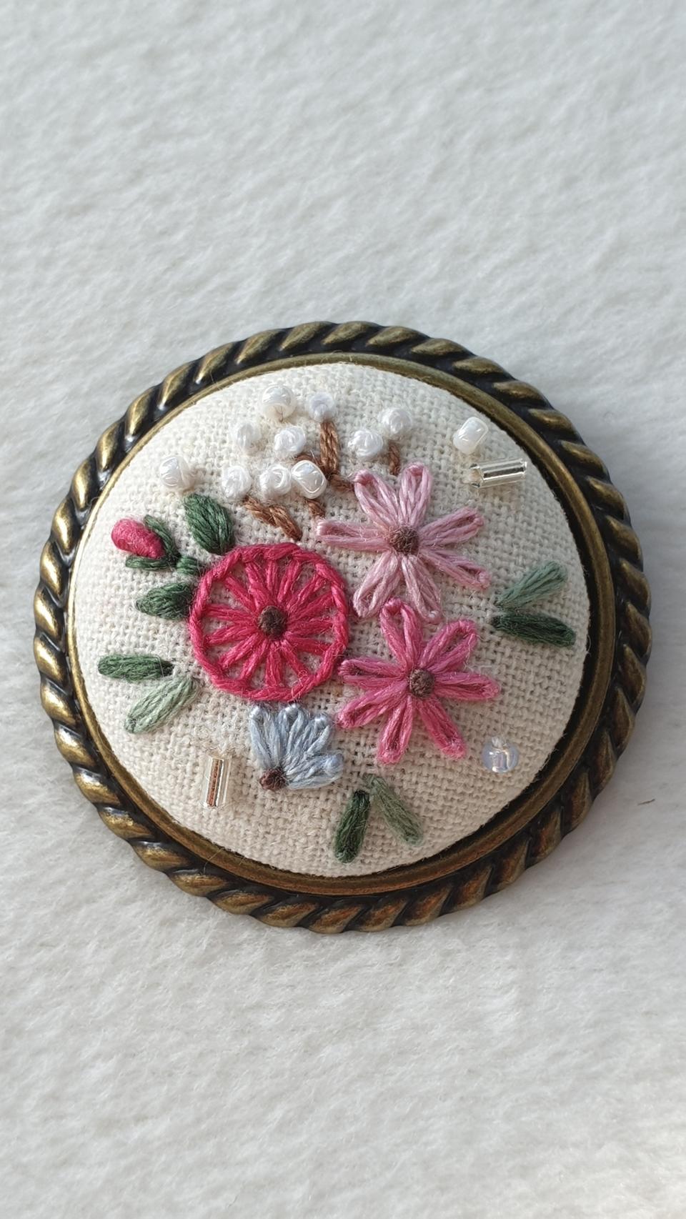 프랑스자수 브로치