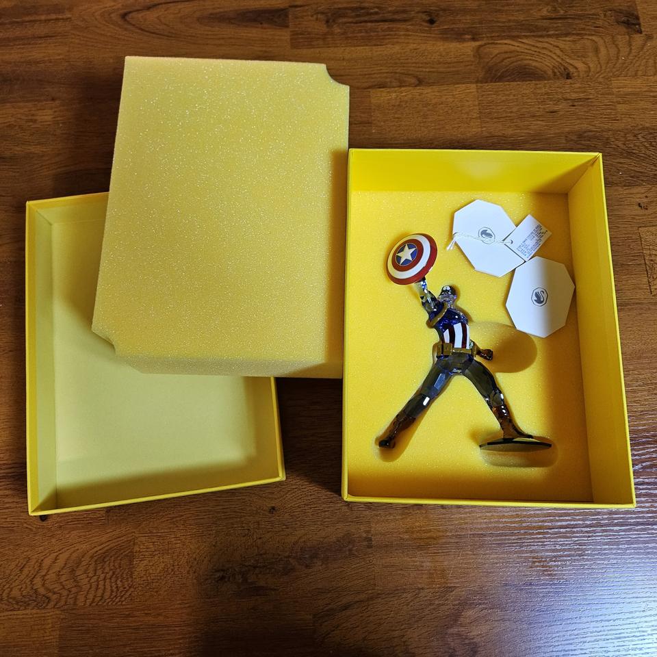 스와로브스키 캡틴아메리카 크리스탈 피규어.