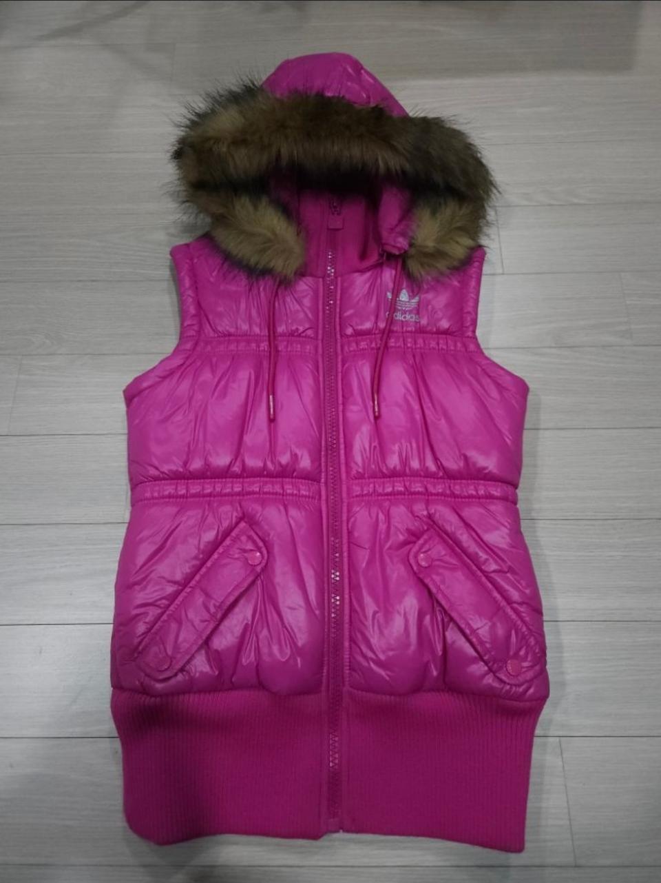 (S/85)아디다스 패딩 조끼.거의 새상품 수준.