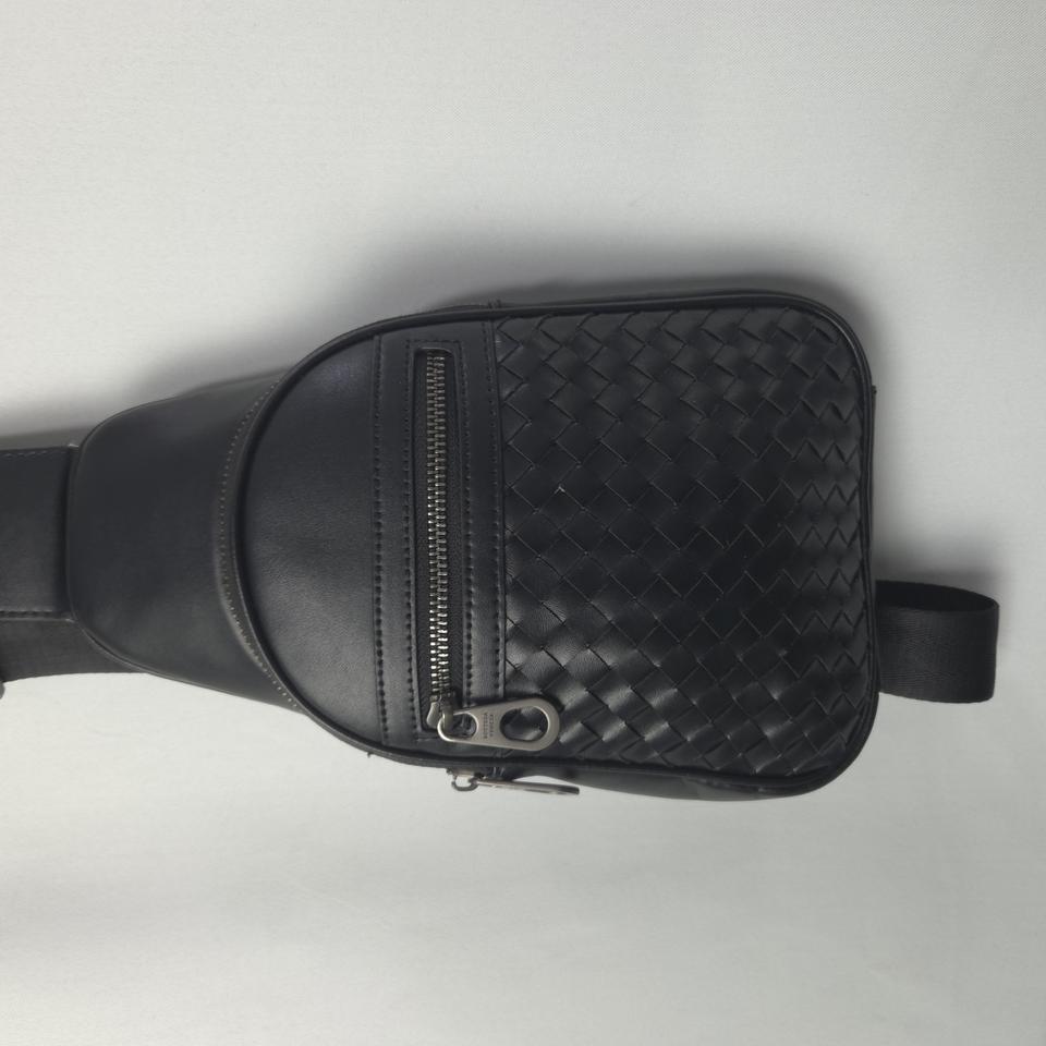 보테가베네타 힙색 슬링백 