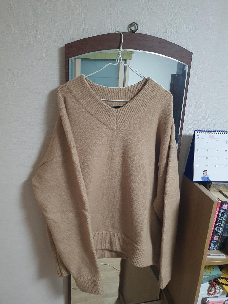 브이넥 베이지 오버핏 니트 택포3만원에 판매합니다