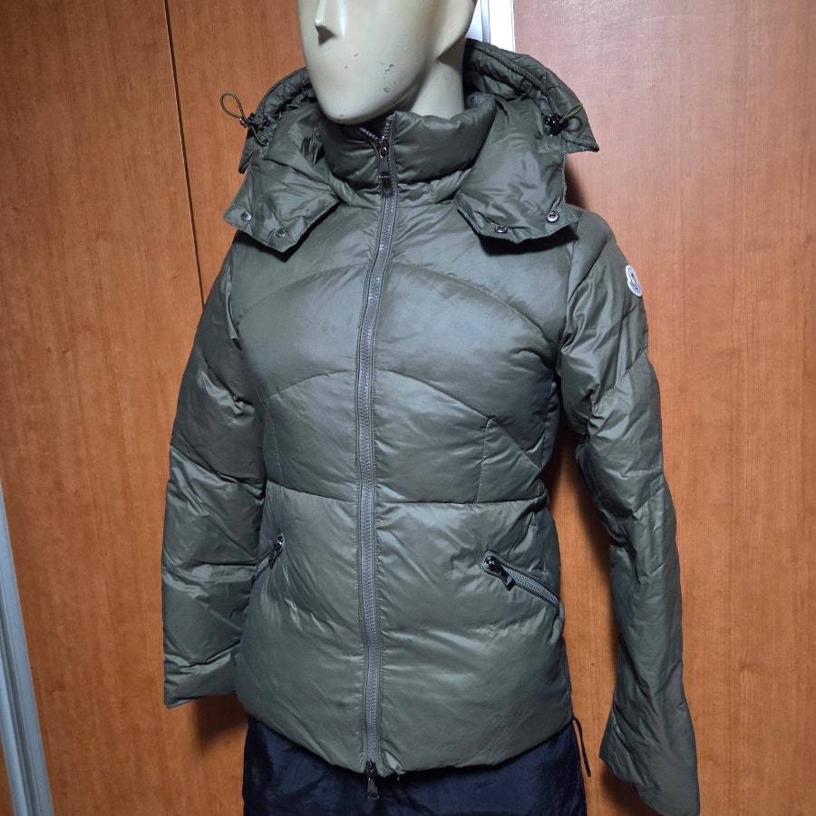 MONCLER몽클레어여성경량패딩2사이즈입니다