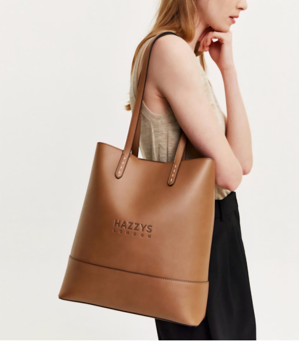 헤지스 로고 가죽 숄더백