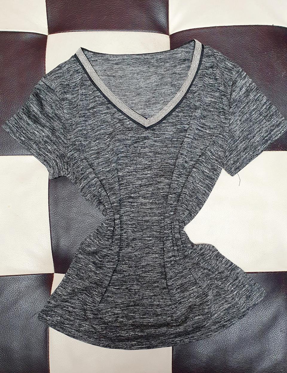 군번줄 V 네크 티셔츠