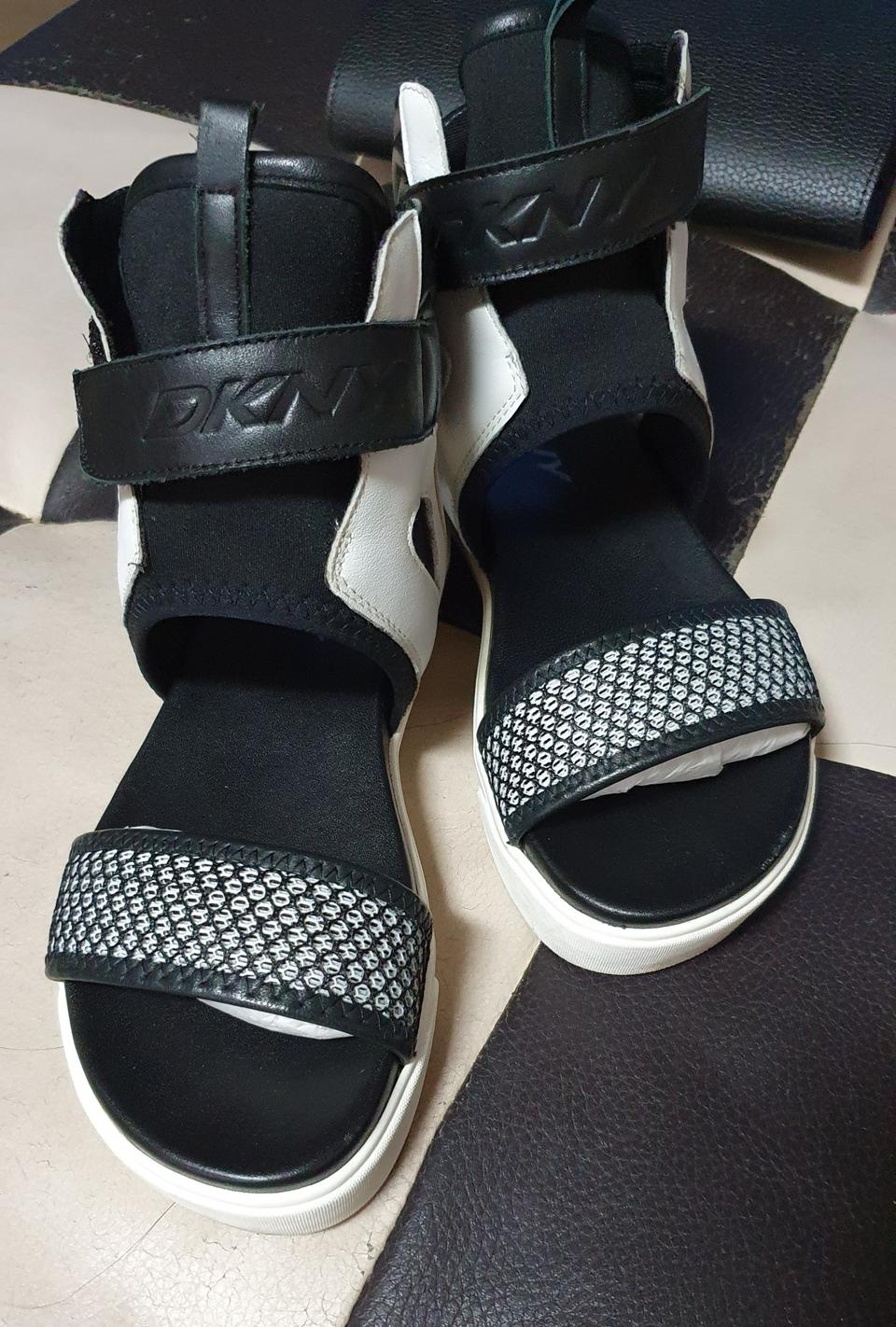 dkny 샌들 235