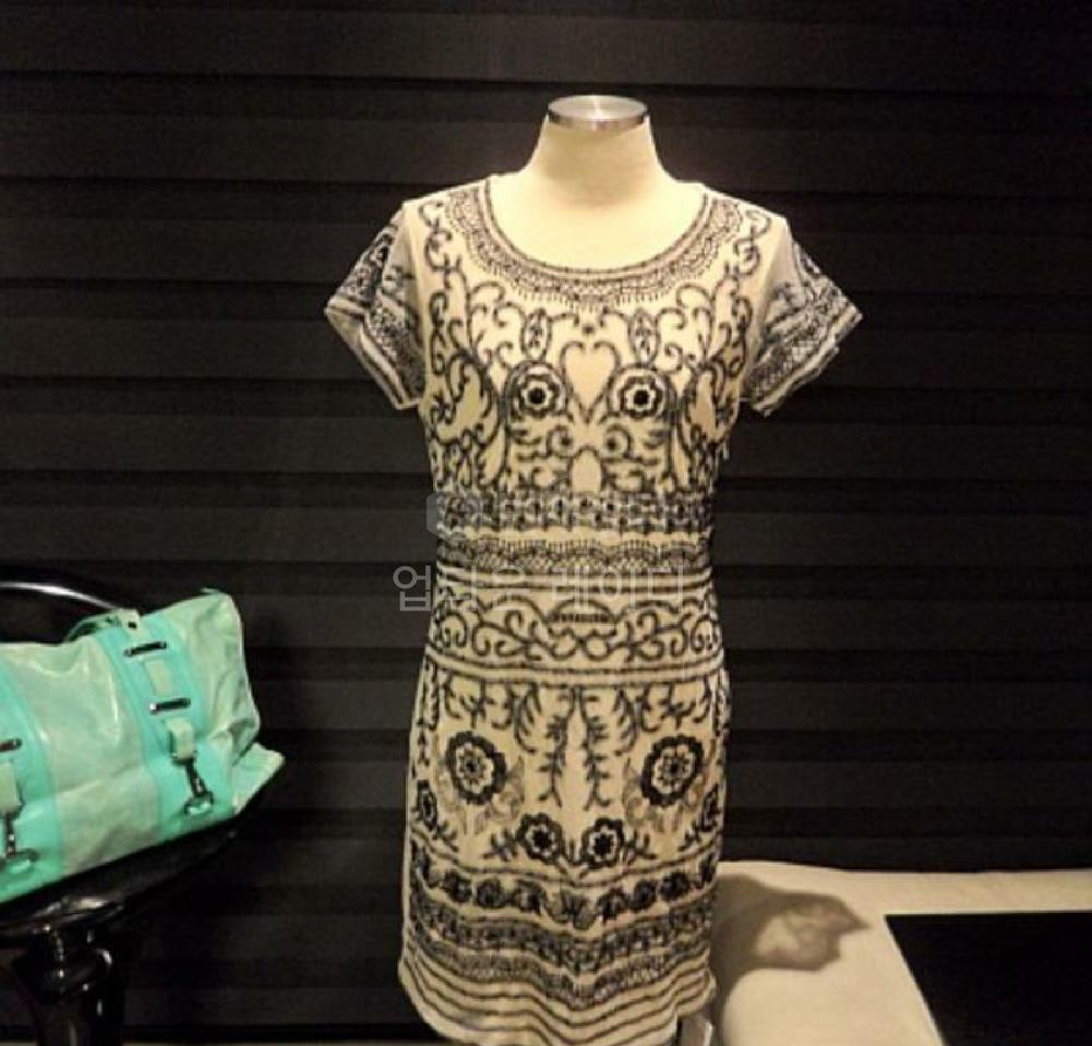 수입 아이보리 블랙비즈 시퀀스 원피스 55/66