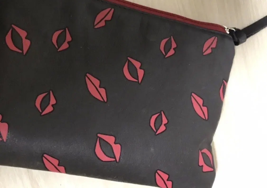 로라메르시에 정품 블랙 립 패턴 파우치