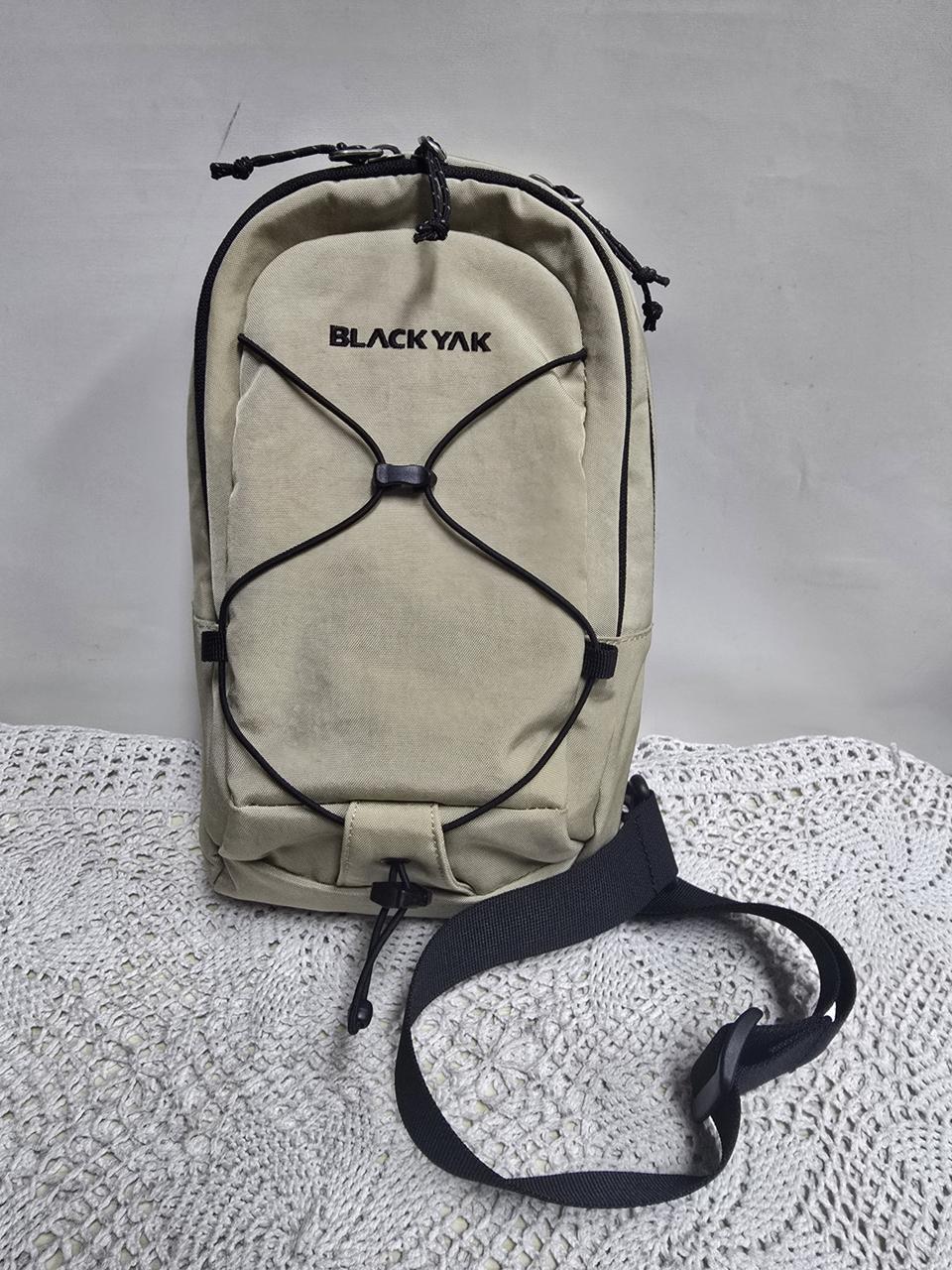 블랙야크 트레블 슬링백 공용