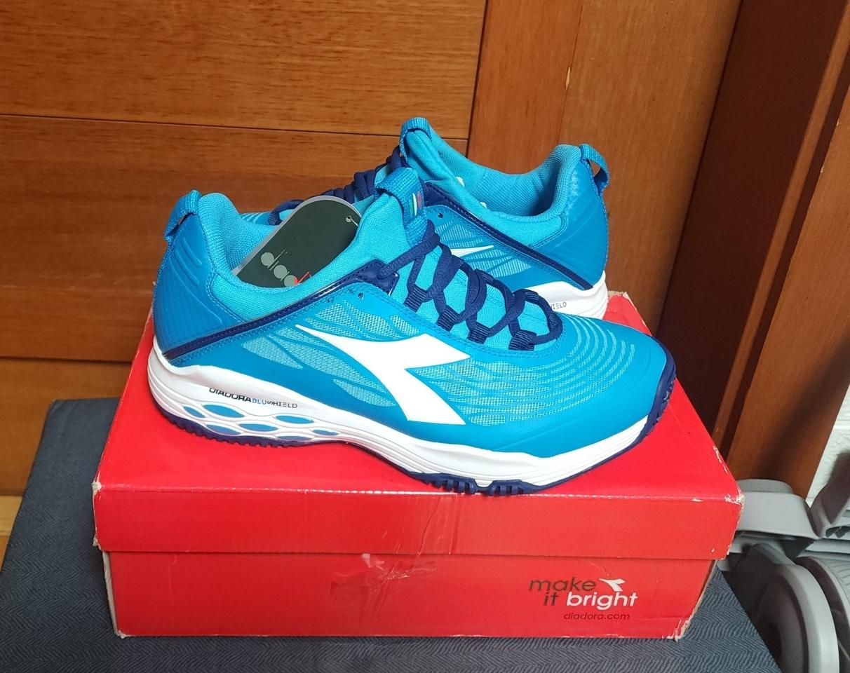 디아도라 운동화 새상품 265 270 런닝화 나이키