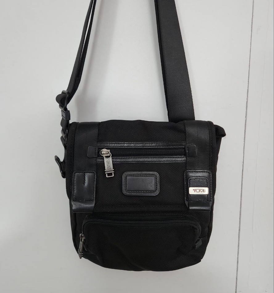 [투미] 크로스백 메신저백