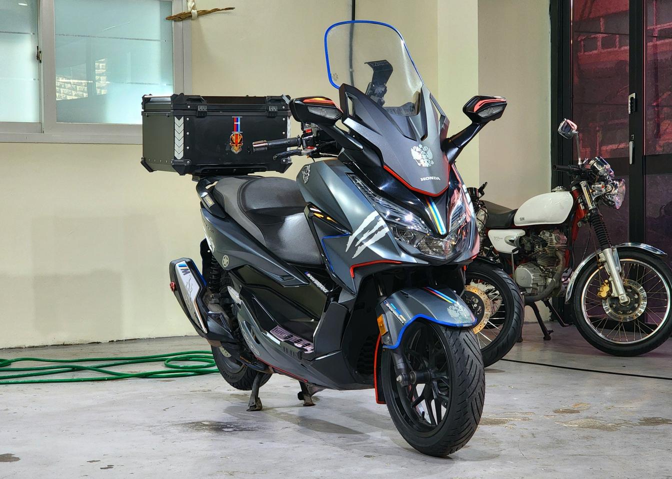 22년식.포르자350 오토바이 판매