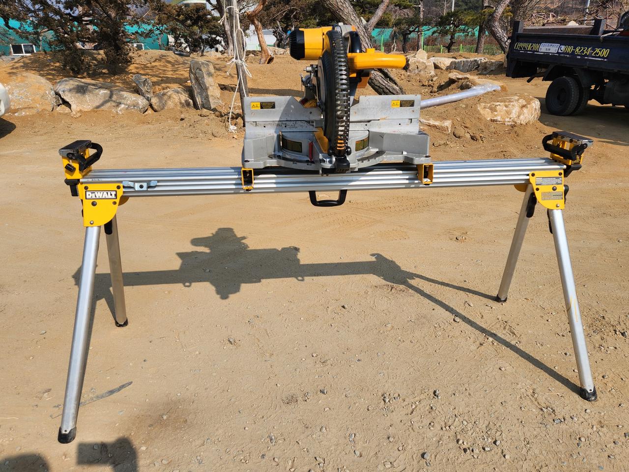 디월트 슬라이딩각도절단기 DWS780 작업대포함 판매