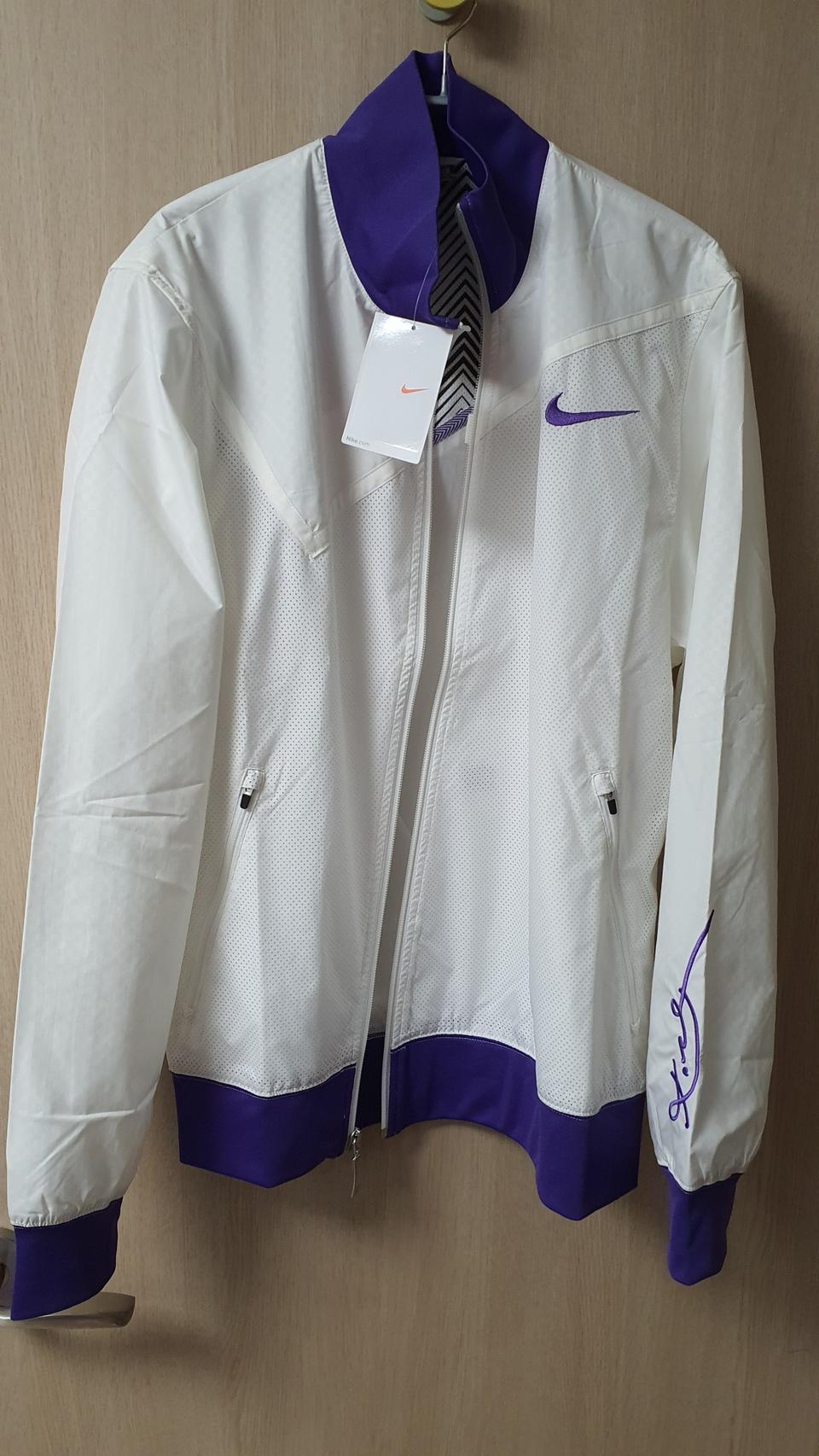 나이키 코비 쟈켓 택달린 새제품 해외S사이즈(100정도) 10만원