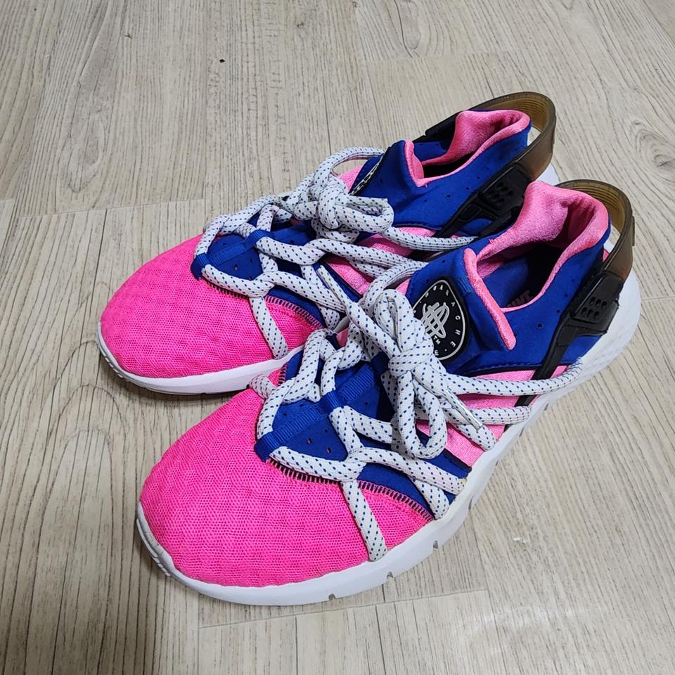 나이키 허러취 핑크파우더 게임로얄 화이트 255mm