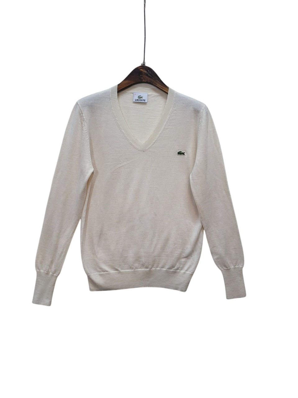 크림컬러 라코스테 정품 이너없이 맨살에 착용하시기 좋은 브이넥