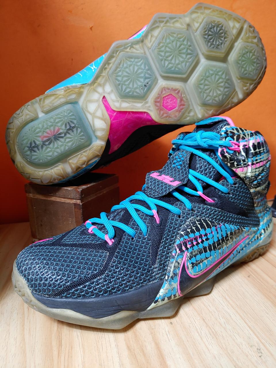 나이키 르브론12(US9.5표기275추천사이즈265)