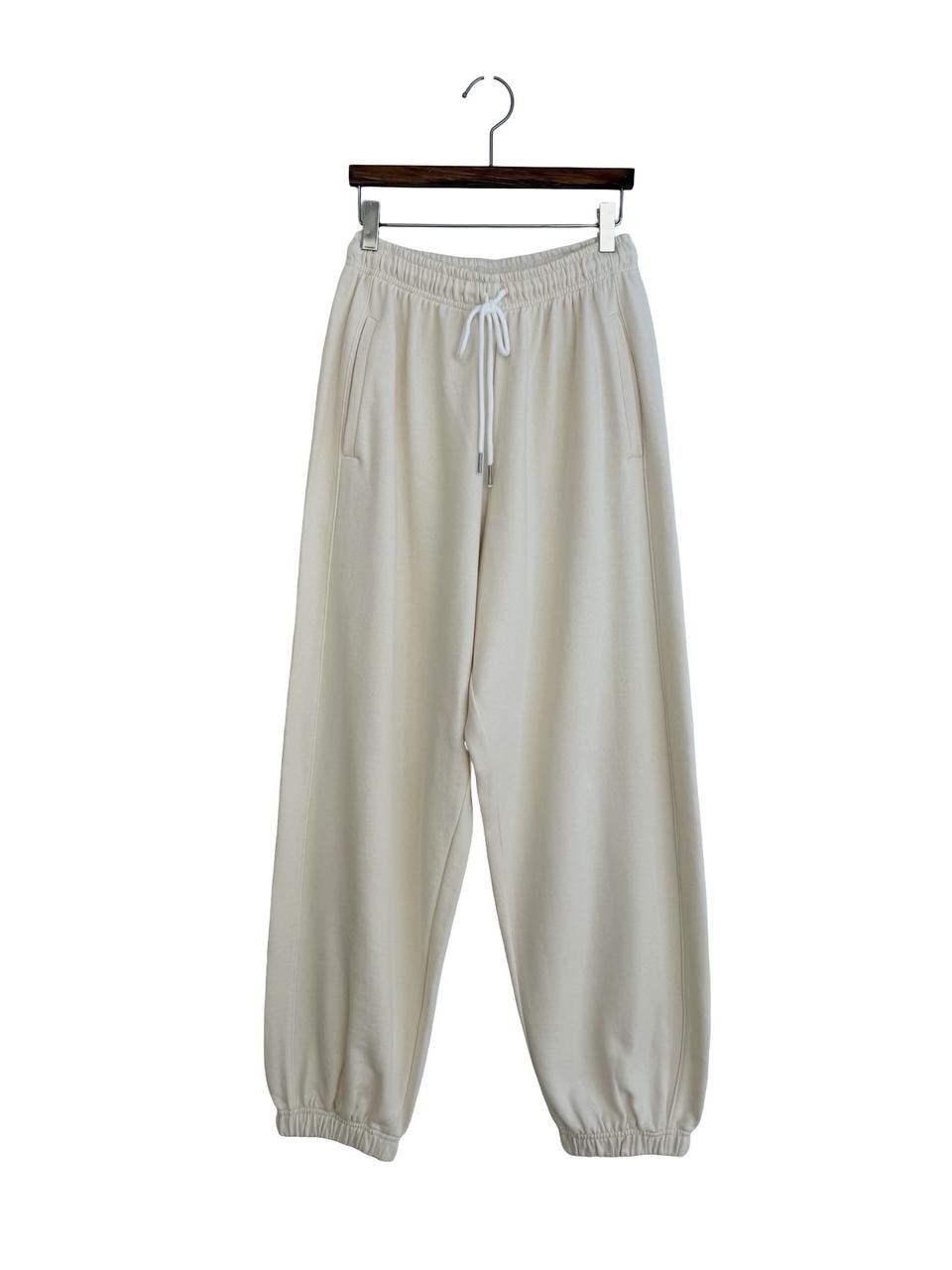 아베크누 크림 조거 팬츠