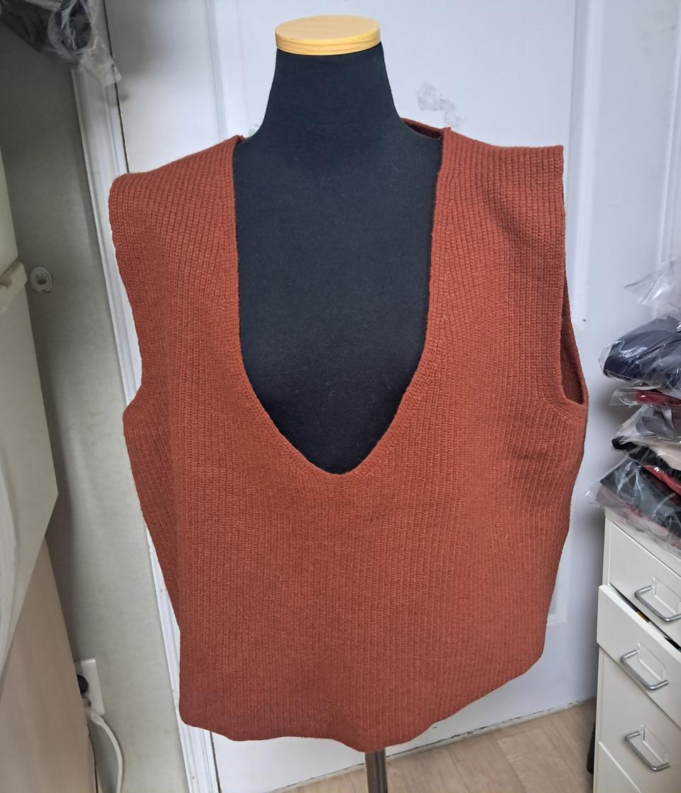 스튜디오 톰보이 니트 조끼 베스트 브라운- 프리사이즈