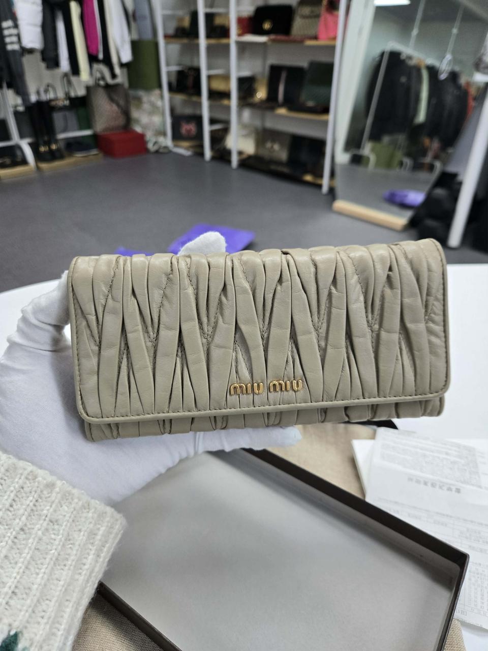 [40%할인] 미우미우 마테라쎄 장지갑