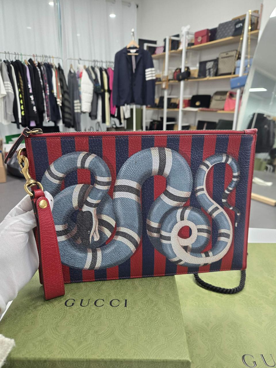 [40%할인] 구찌 한정한 킹스네이크 클러치백