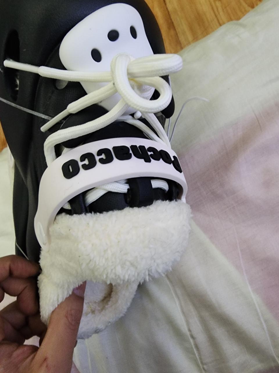 산리오 포차코 털 슬리퍼 샌들