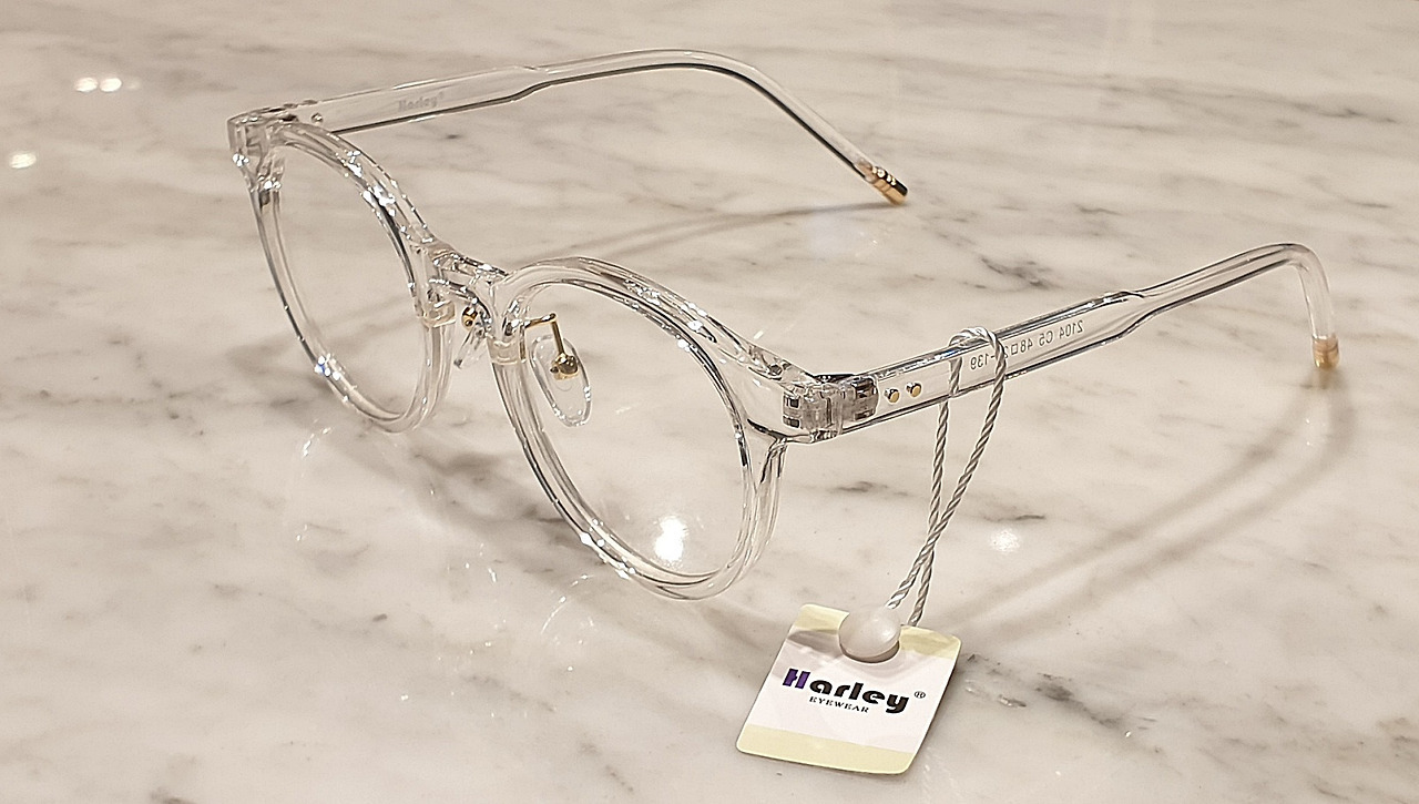 정품 , 깔끔하고 세련된 클리어 크리스탈  최신 안경테 .