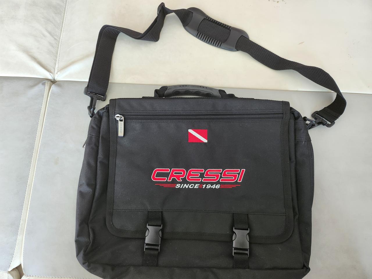 크레씨 메신저백 서류가방 크로스백 새제품 스쿠버 다이버 프리다이빙