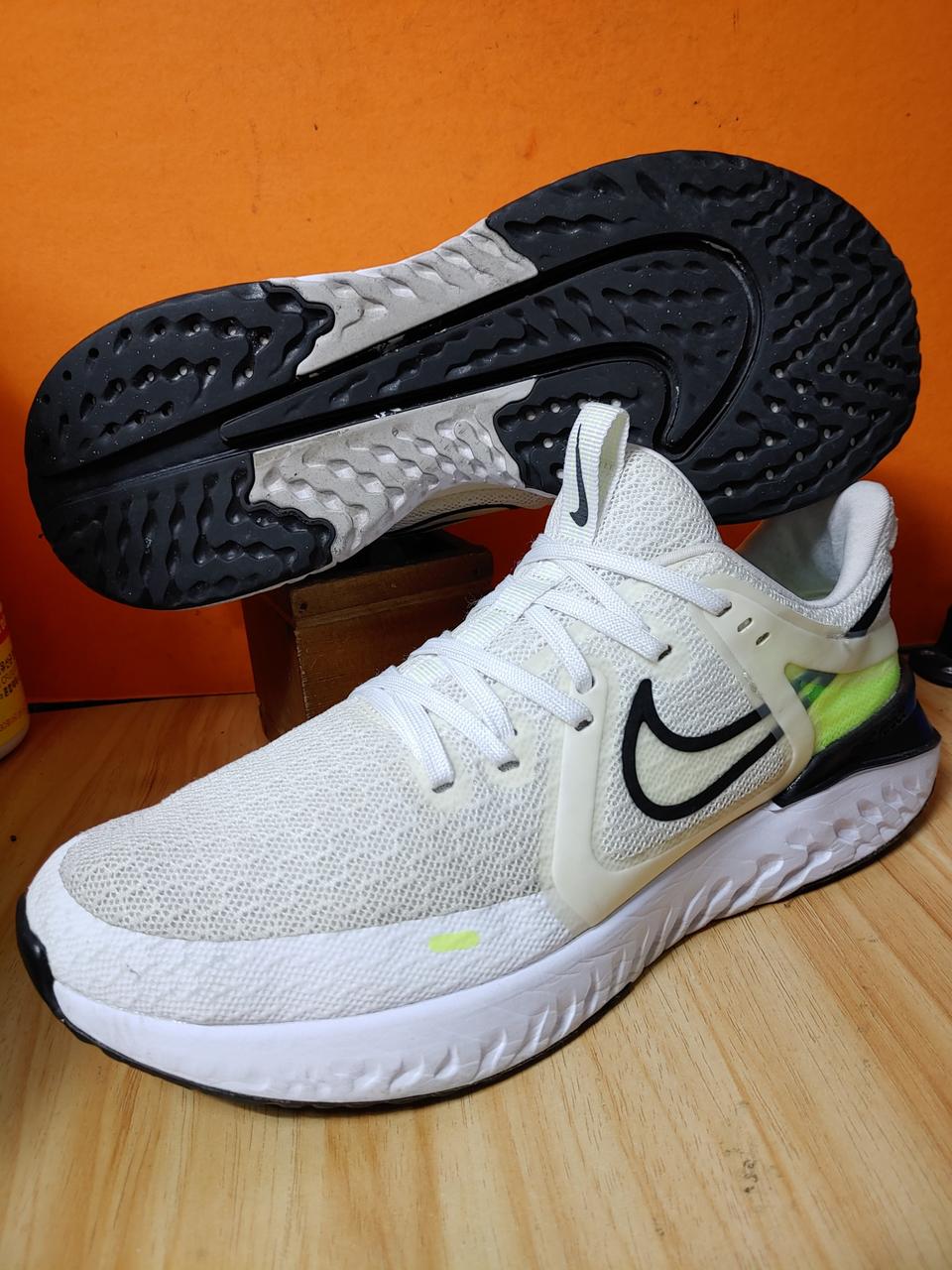 나이키 레전드 리액트2(US8.5사이즈265)