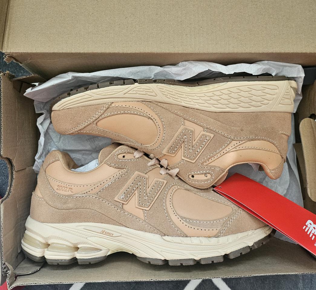 (새상품) 뉴발란스 2002 정품 여성 레더 가죽 스니커즈